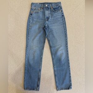 GAP Women’s Straight Blue Jeans